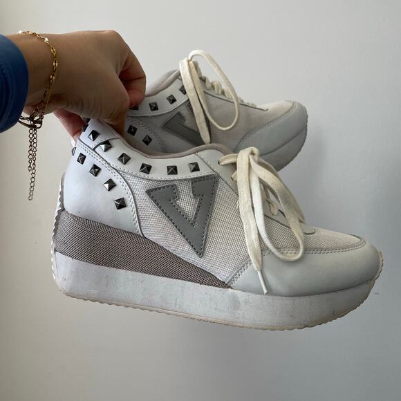 Volatile Kicks Cody Chunky Platform Sneakers Women’s Size 7.5 White Studded Y2K - Picture 3 of 13